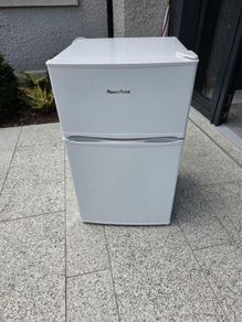 Fridge freezer. Undercounter