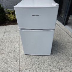 Fridge freezer. Undercounter