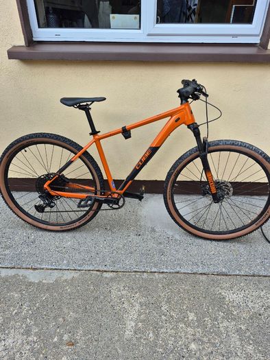 Mens mountain bike