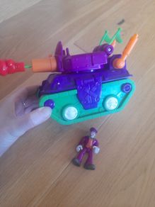 Imaginext Joker tank and character