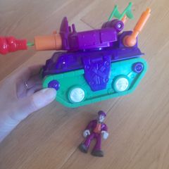 Imaginext Joker tank and character