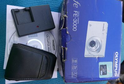 Olympus FE-3000 10MP 3X Digital Compact Camera - Tested - Working