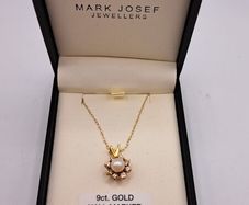 9ct yellow gold pearl necklace