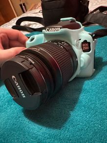 Canon EOS 250D 18-55 with accessories + bags