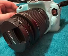 Canon EOS 250D 18-55 with accessories + bags
