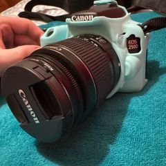 Canon EOS 250D 18-55 with accessories + bags