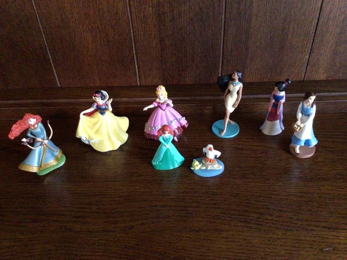 7 Disney Princess offical collectors figurenes