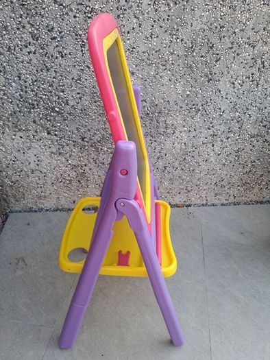 Kids Crayola easel set white/ black board