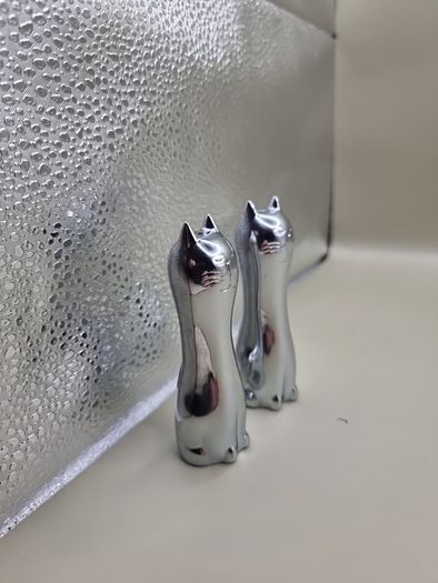 Vintage Chrome Salt And Pepper Shakers Cats Cruet Set