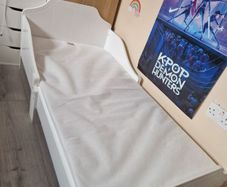 Toddler bed