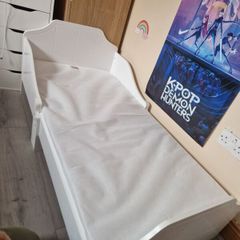 Toddler bed