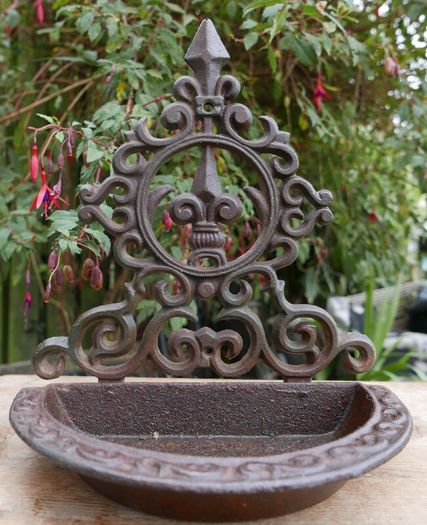Antique Victorian cast iron wall mounted bird bath bird feeder
