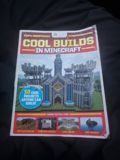 Minecraft: Maps : An Explorer's Guide to Minecraft by Mojang AB and The Official Minecraft Team and Cool builds in Minecraft.