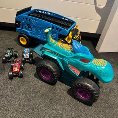 Monster Trucks