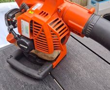 Petrol leaf blower