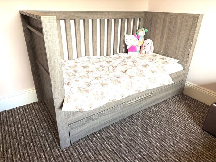 Franklin cot/daily bed + mattress