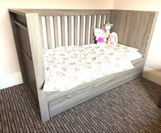 Franklin cot/daily bed + mattress