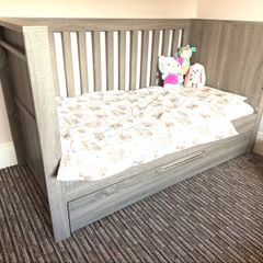 Franklin cot/daily bed + mattress