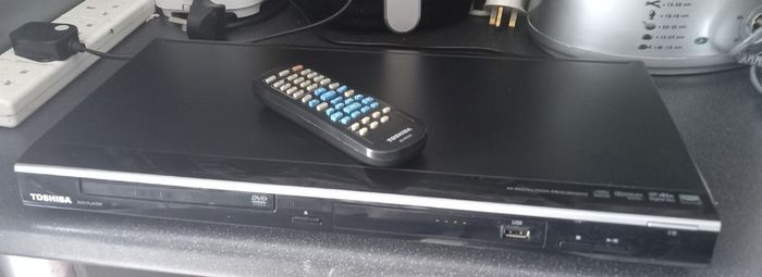 Toshiba DVD/CD/USB Player plus bag of dvd's