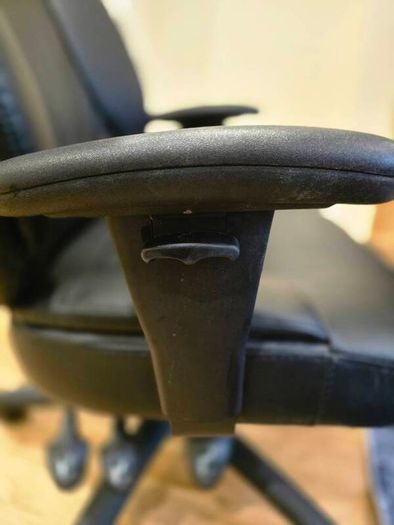 Premium Executive Office Chair, High Comfort, Excellent Condition