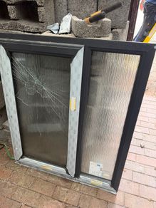 Window antrachite grey on white pvc with 20mm drip