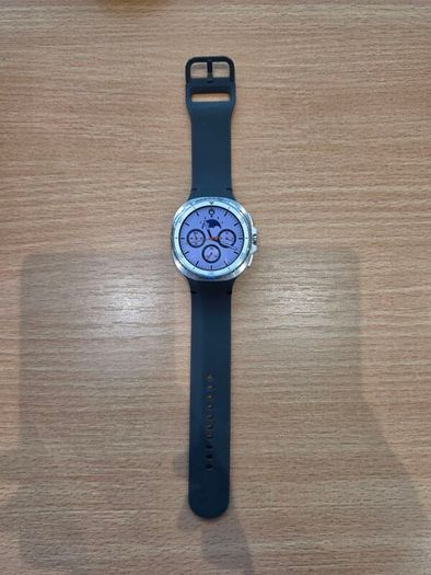Samsung 8 classic with white original strap