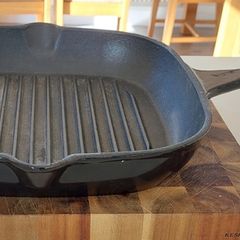 Cast iron grill pan