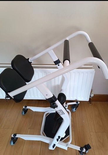 Mobility standing transfer chair