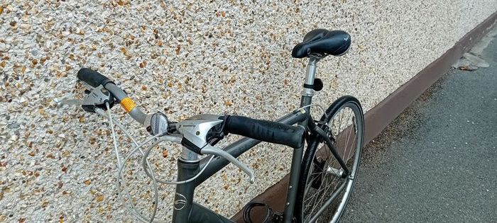 Giant Hybrid Bicycle
