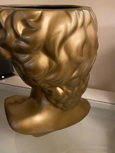 Bust
