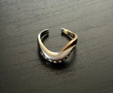18k / ct Gold Ring with Diamonds