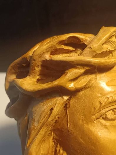 Fabulous Hardwood Carving Of Jesus