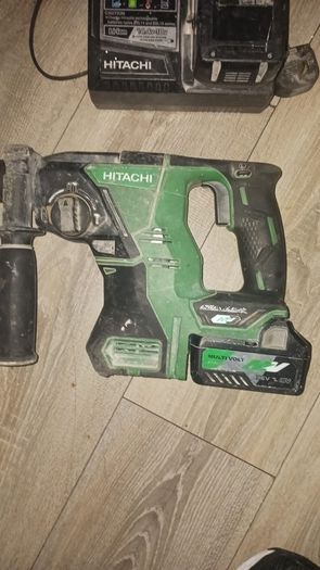 hitachi hammer drill and 2 battery's working perfect
