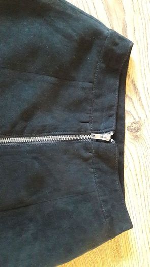 H&M black suede zipped skirt size uk6