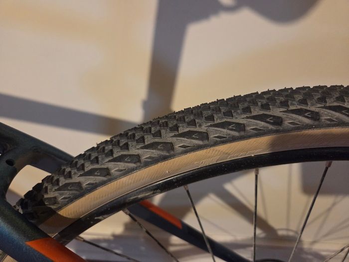 Airtracks Sterrato 5.0 Gravel Bike Excellent Condition