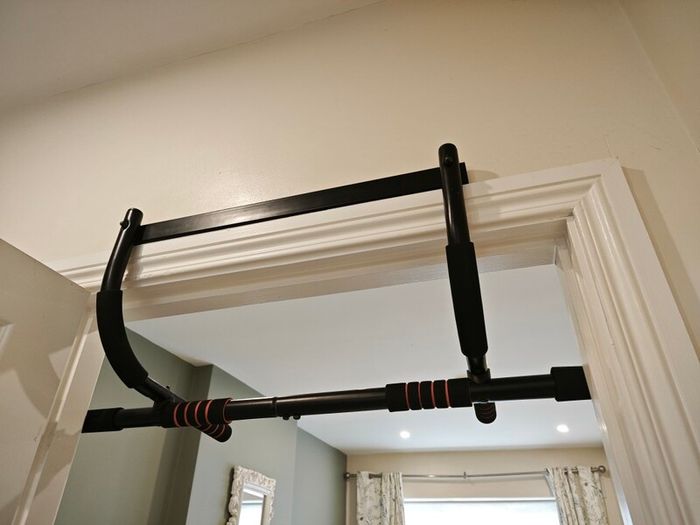 Chin Up / Pull Up Bar