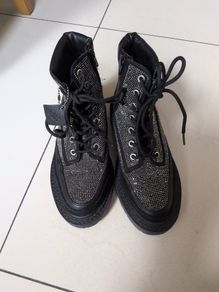 River Island Black/Diamond Patterned Ankle l Boots.  S.39-6.
