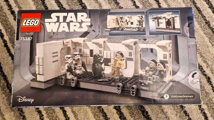 LEGO Star Wars - 75387 - Boarding the Tantive IV