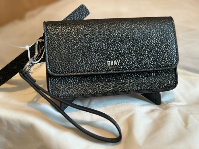 DKNY belt & wrist bag / clutch