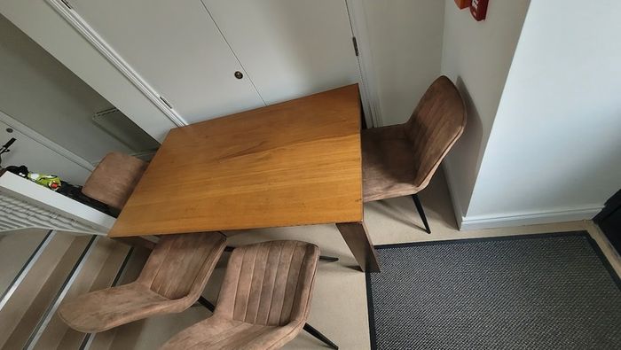 Dinning table (only table no chairs)table solid wood.