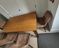 Dinning table solid wood.(No chairs).Very good, strong and stable table