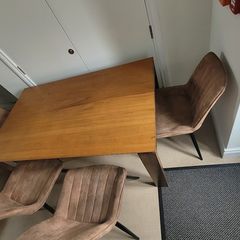 Dinning table solid wood.(No chairs).Very good, strong and stable table