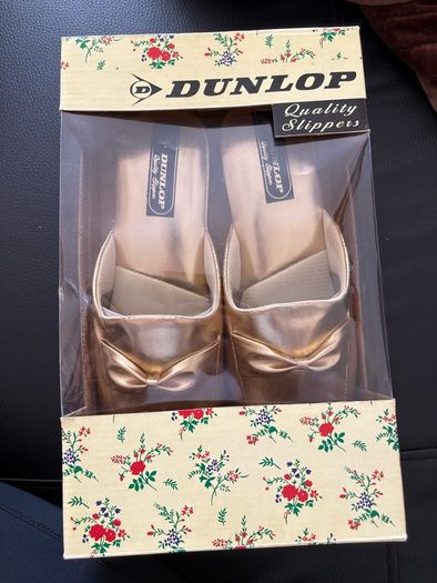 Dunlop gold metallic, low-wedge indoor slippers