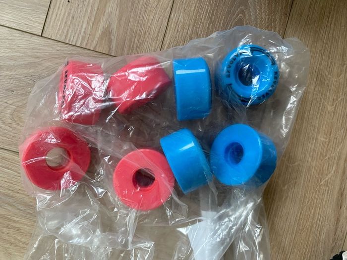 Children's Roller Skates size 4 with protective pads and box