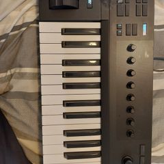 KOMPLETE KONTROL A25 Keyboard Controller, working fine, comes with USB Cable