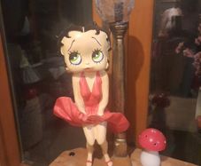 large Betty boop lamp