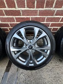 Set of 4 Ford Alloy Wheels with Tires  800  For