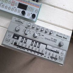 Cyclone Analogic TT-303 Bass Bot V1