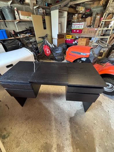 vanity table
