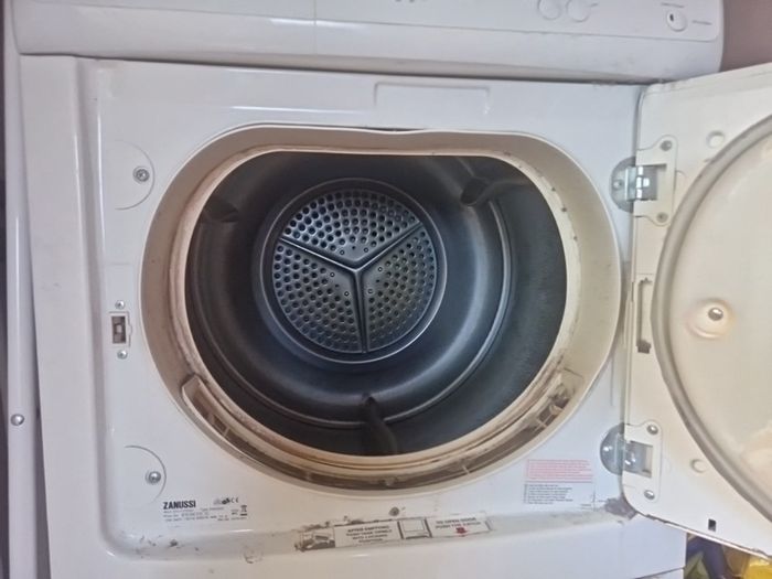 Dryer 7kg - working but please read ad